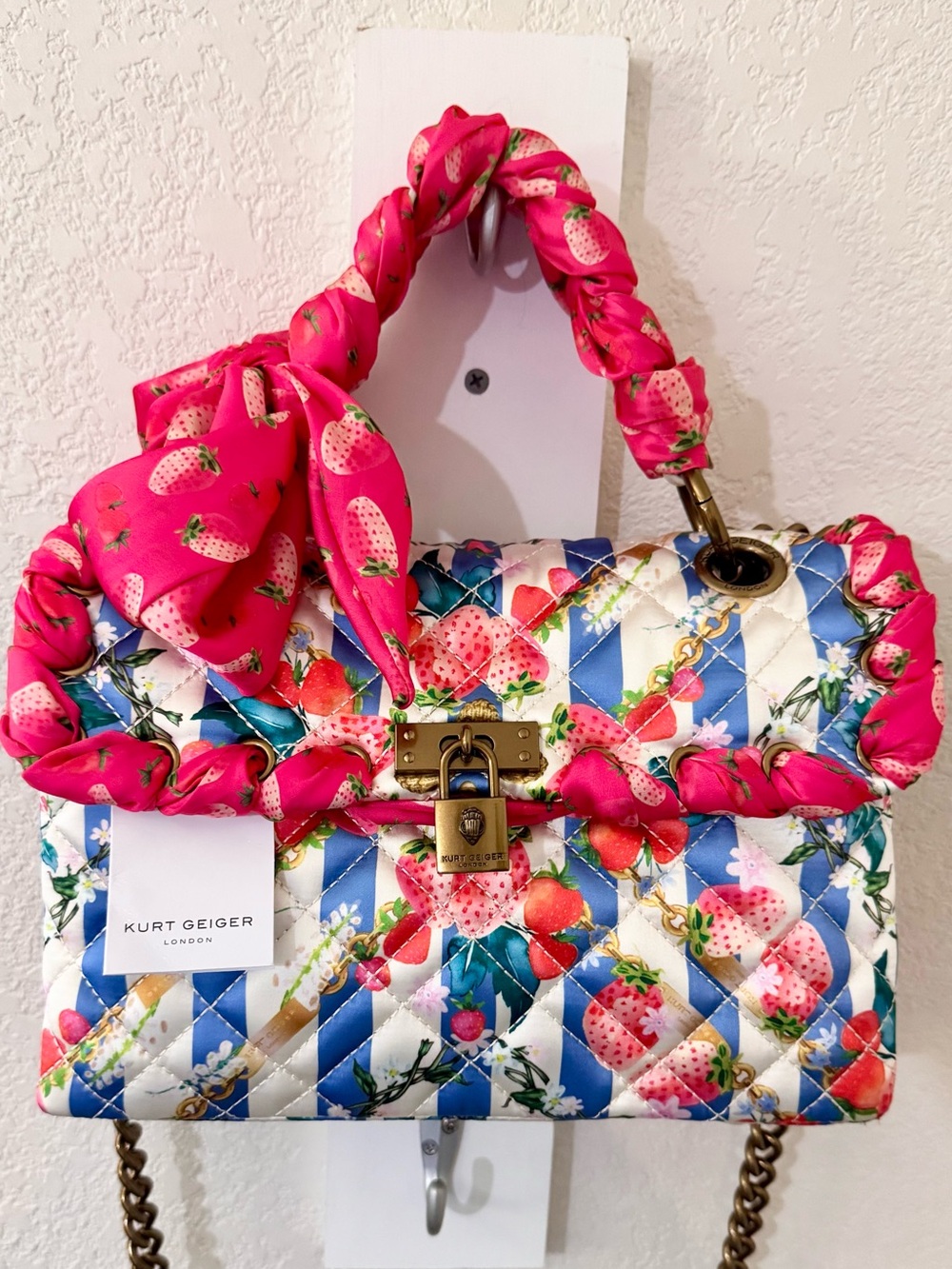 Kurt Geiger Brixton🍓
Strawberry NWT Floral Shoulder Bag,Pink beautiful